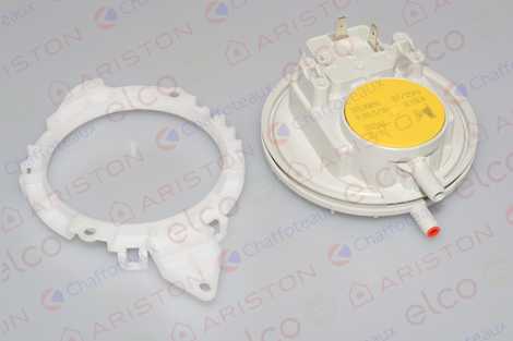 61313340-01 Пневмореле 116>138 pa,  Ariston