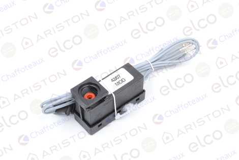573340 МИКРОПЕРЕКЛЮЧАТЕЛЬ 3-Х ХОДОВОГО КЛАПАНА,  Ariston